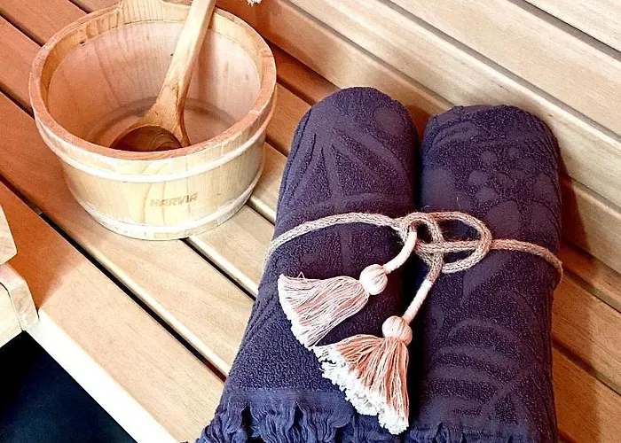 לינה וארוחת בוקר Romantic Wellness 4*